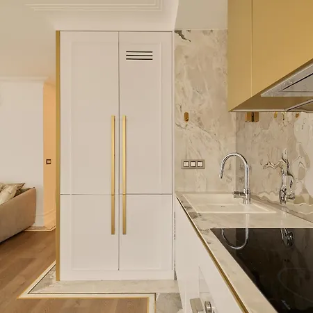 Апартаменты Okrzei Luxury Glamour - 700m To By Downtown *