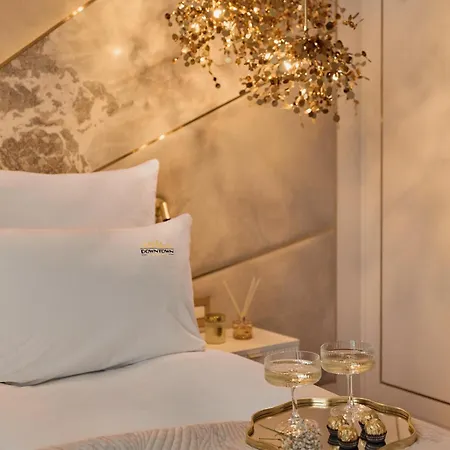 Апартаменты Okrzei Luxury Glamour - 700m To By Downtown *